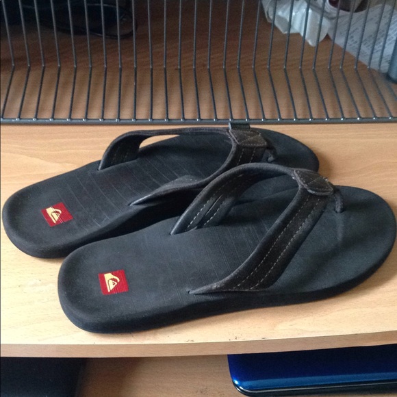 quicksilver flip flops mens